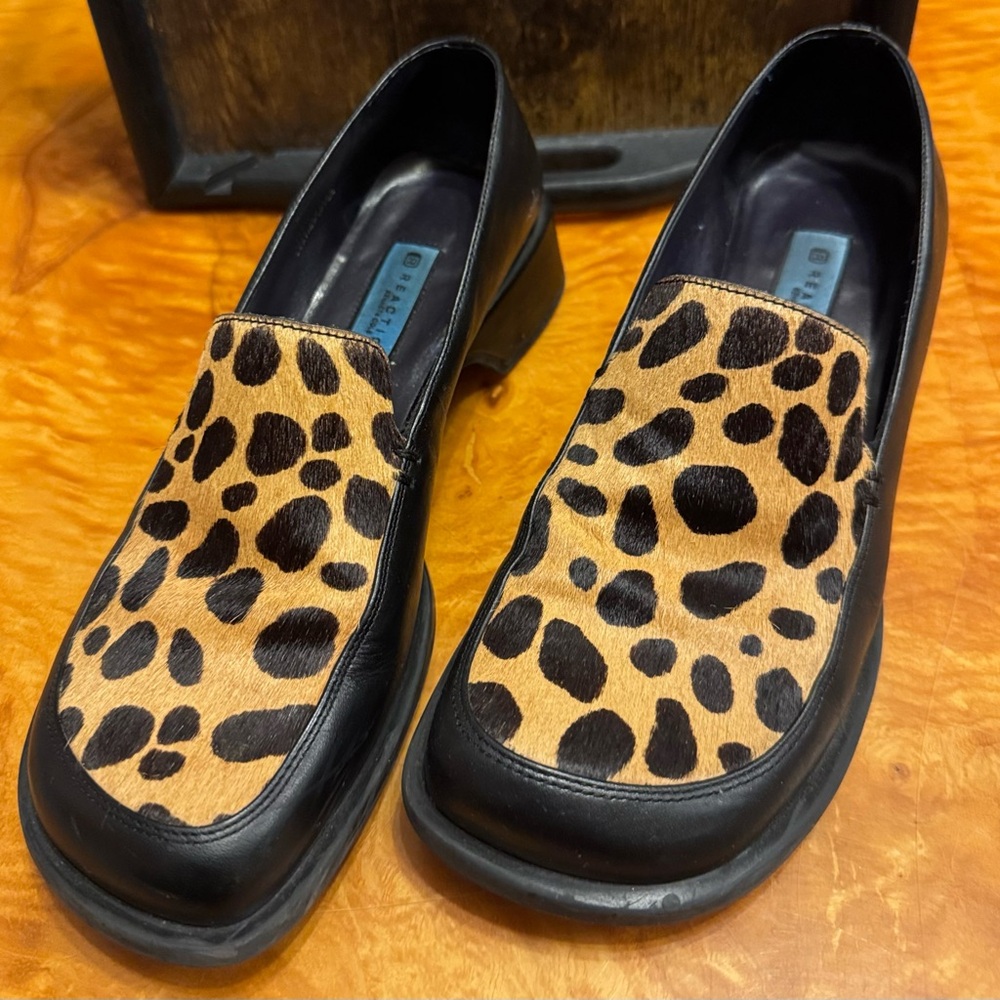 Kenneth Cole Reaction Black and Tan Leopard Flats - Picture 1 of 11